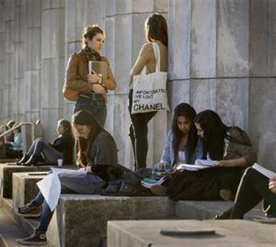 M�s mujeres graduadas que hombres