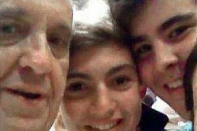 Una foto "selfie" de Francisco es furor en las redes sociales