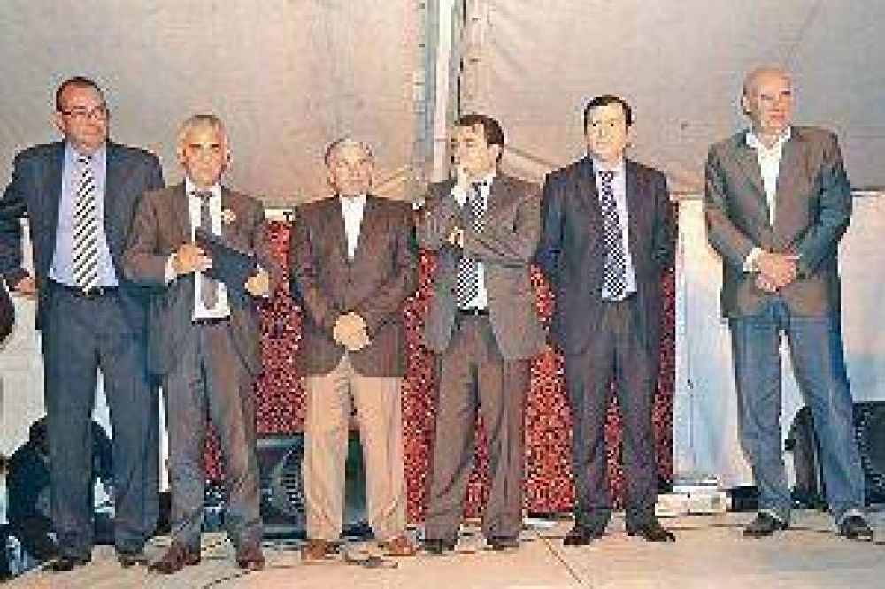 Zamora particip� de la clausura de olimp�adas de obras sociales
