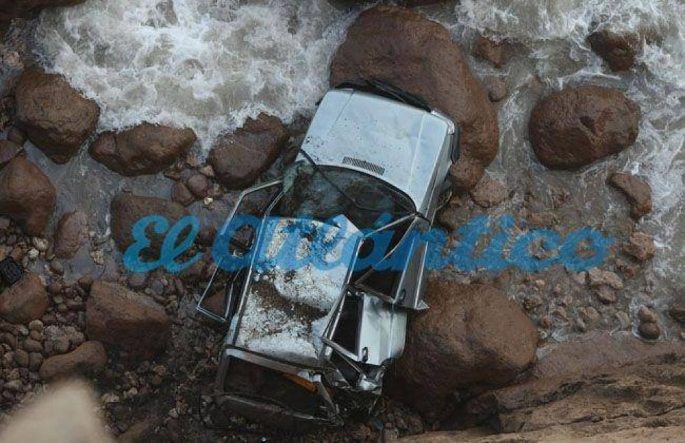 Un joven muri� al caer con su autom�vil en la zona de Alcantilados