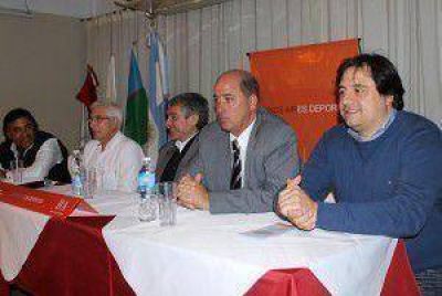 Rodolfo Iriart y Alejandro Rodr�guez fomentan el rol social de clubes barriales