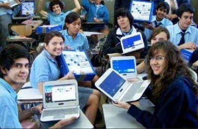 M�s de mil j�venes misioneros recibieron netbooks esta semana