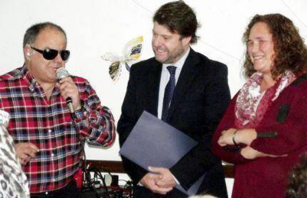 Garciarana entreg� subsidio a UMADECA en representaci�n de Gabriel Mariotto