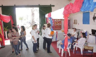 Con varios atractivos abri� la 2� Fiesta de las Colectividades