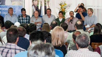 Ante los rumores, Busti y De Angeli se retrataron juntos	 