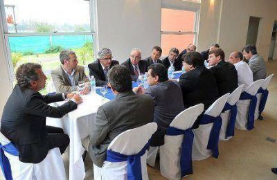 Respaldo pol�tico de los intendentes vecinalistas