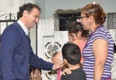 Gabriel Katopodis present� la calle asfaltada N� 100, en Loma Hermosa