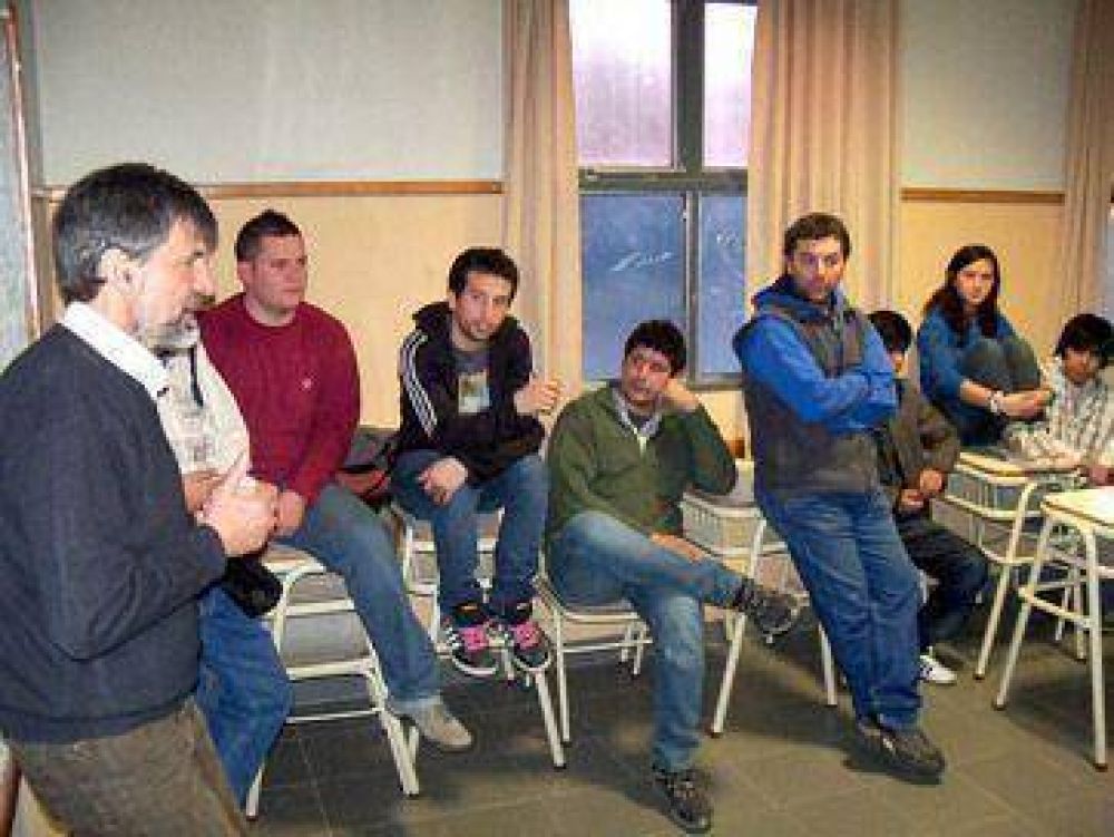 La comunidad educativa reclama que se transforme en un Instituto Superior