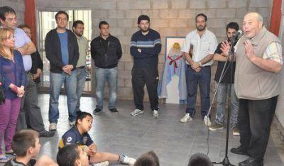 Cabandi� junto a chicos de la Comuna 7