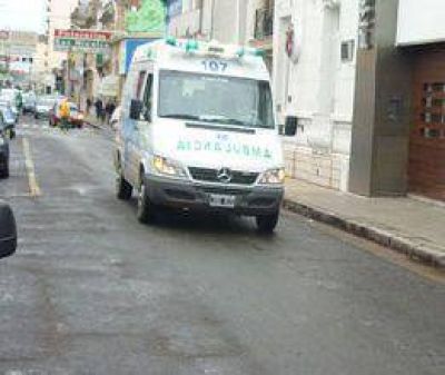 Buscan auto que choc� moto  