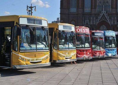 Inspecciones a micros en La Plata:  regularizaron el estado de 30 unidades