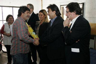 Guti�rrez y el ministro Sileoni anunciaron la construcci�n de una nueva escuela secundaria