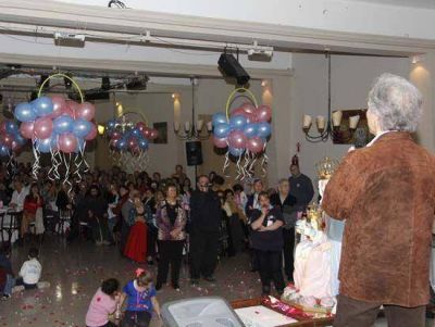 Jairo sorprendi� a todos y cant� en la cena de Monte Viggiano