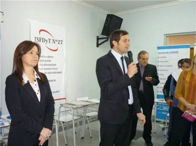 El intendente Bucca inaugur� la muestra junto Patricia Ponsernau