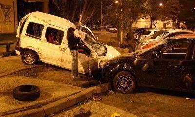 Perdi� el dominio de su rodado e impact� contra un auto estacionado