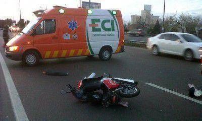 Una mujer se accident� en su moto y fue asistida por personal de Bomberos