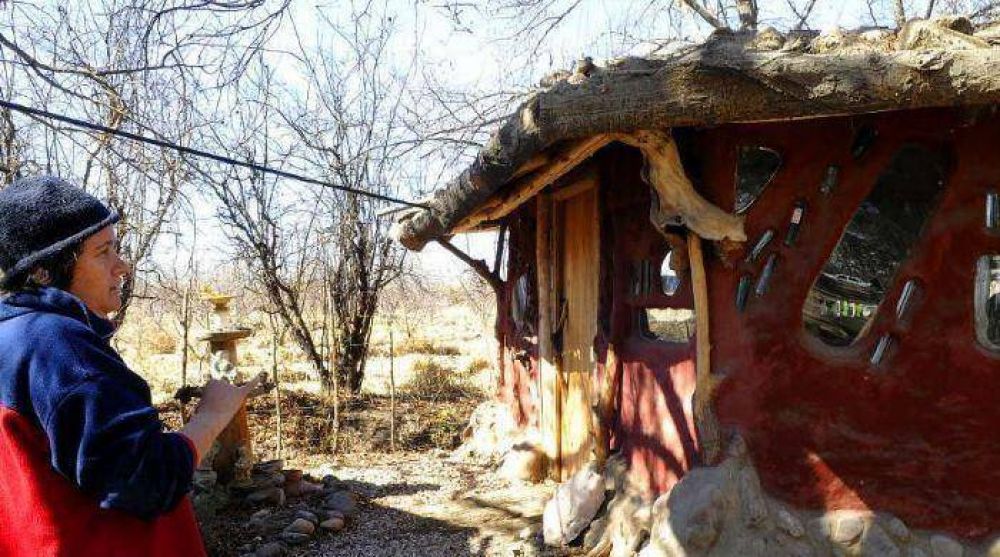 Tunuy�n: construyen casas con chala de ajo