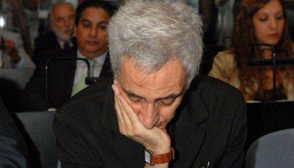 Chab�n contin�a internado �muy grave, d�bil y deteriorado�