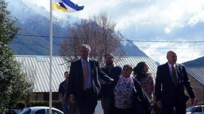 Buzzi firm� convenio por obras y anunci� una estaci�n de servicio para Epuy�n