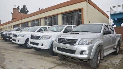 Hallan otra camioneta que guardaban los estafadores en un estacionamiento