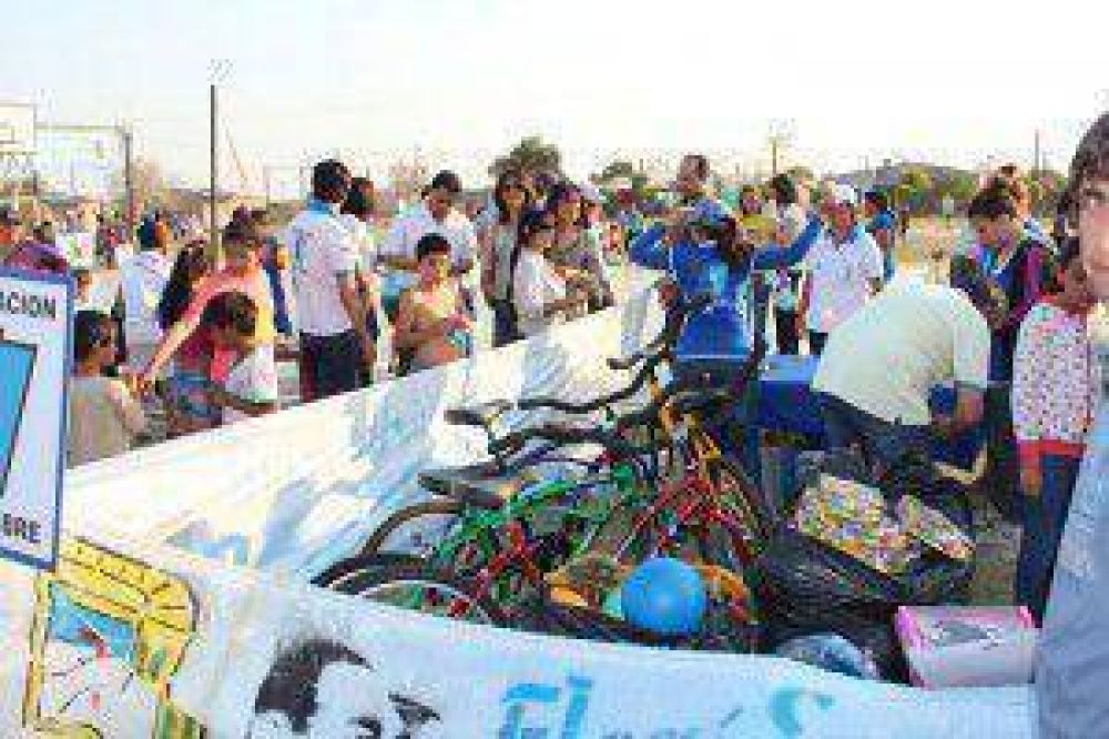 Cierre festivo tuvo el �Mes del ni�o�