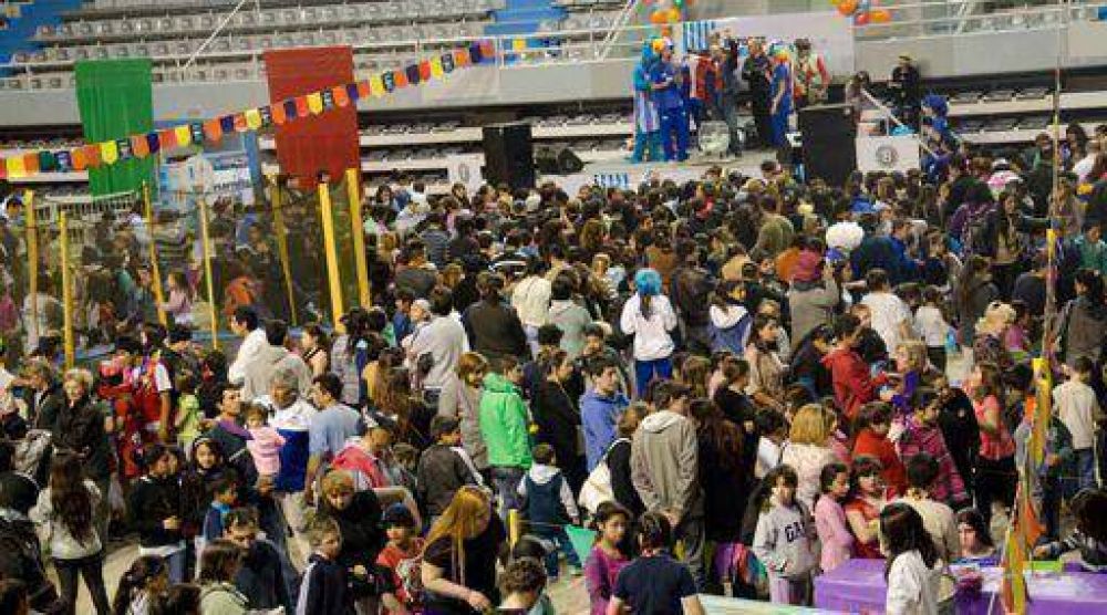 M�s de 15 mil personas en la fiesta del Ni�o y la Familia en el Parque Municipal de los Deportes