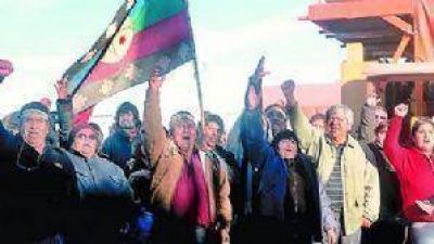 Protesta de mapuches impide acceso a yacimiento en A�elo