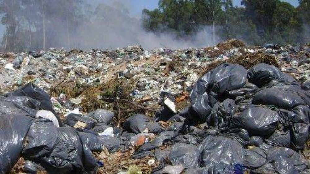Relleno sanitario de Jun�n, los vecinos se quejan por el humo t�xico
