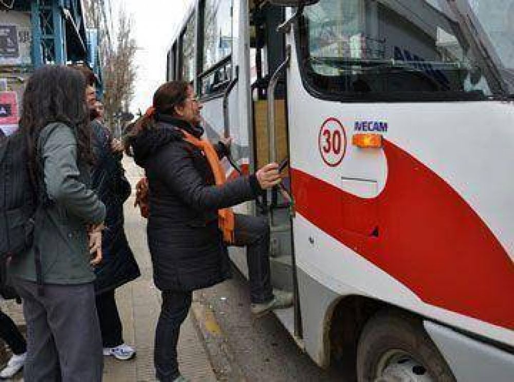 Subir al colectivo cuesta ahora $ 5