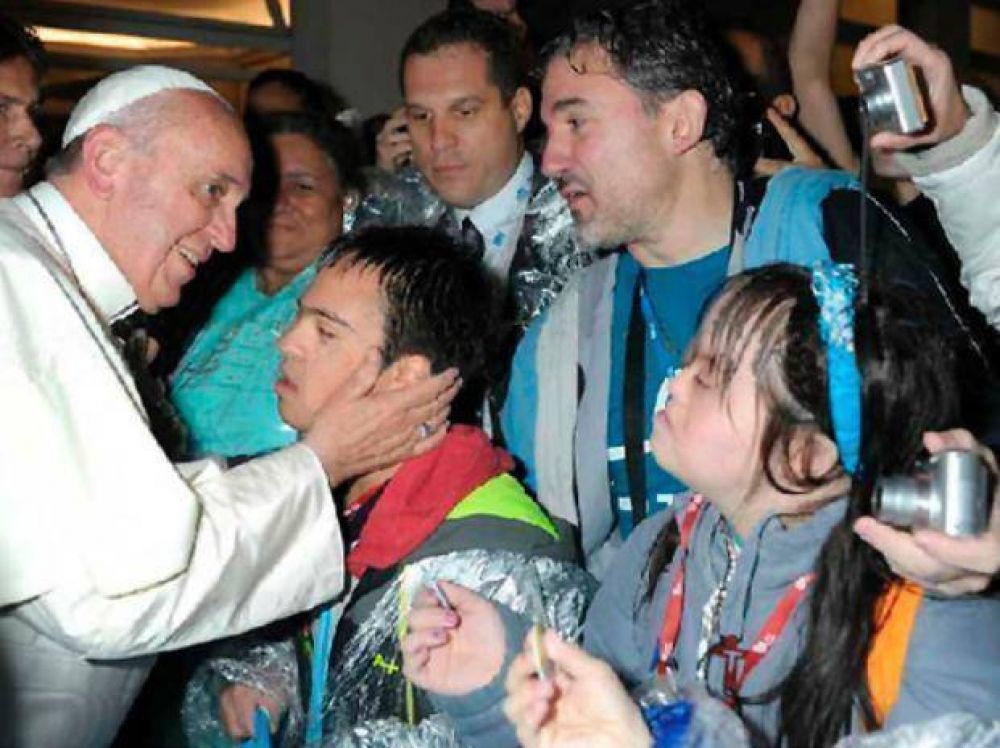 Tres chicos de una escuela especial de Rosario fueron recibidos por el Papa Francisco