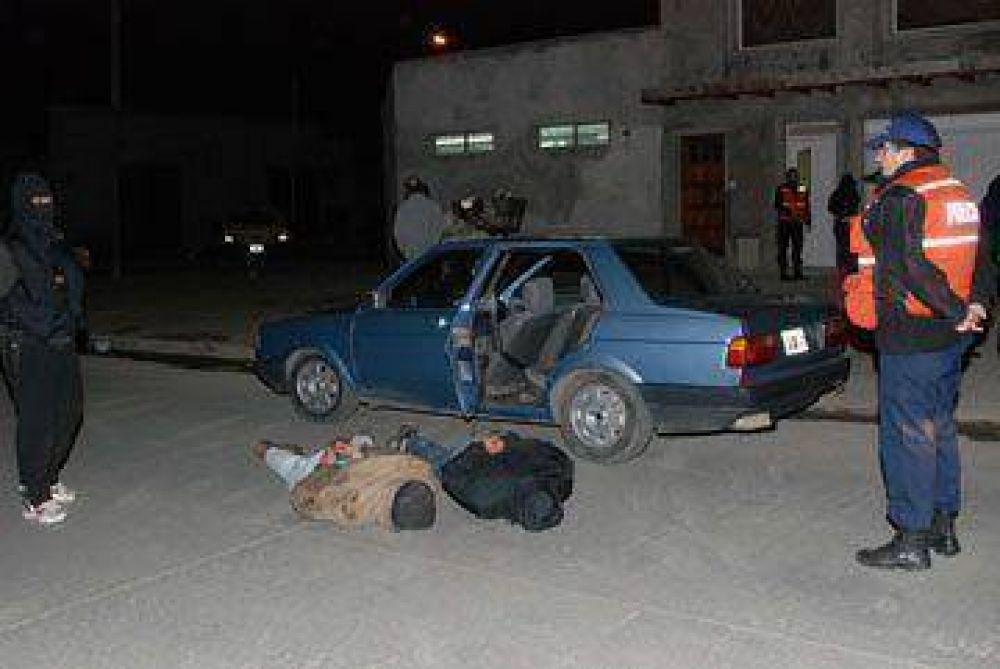 Tres demorados por comercializaci�n de droga