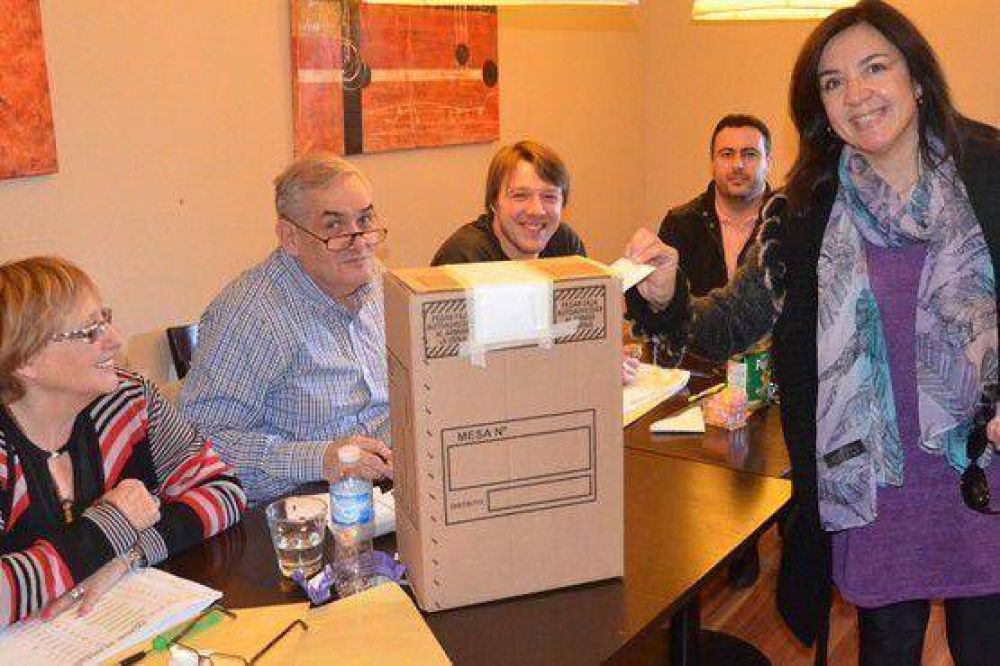 Lisandro Lonc�n se impuso en las elecciones del Tenis Club