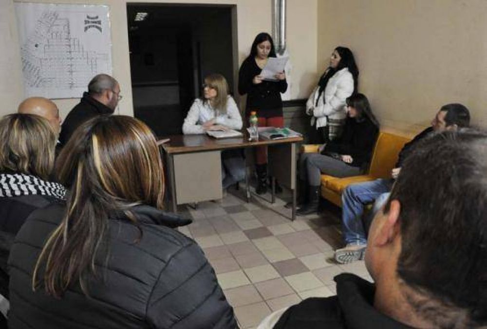 Se reunieron vecinos de los barrios Lago del Desierto I y II