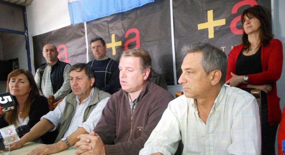 'Nuestro objetivo es ganar las elecciones de octubre con miras al 2015'
