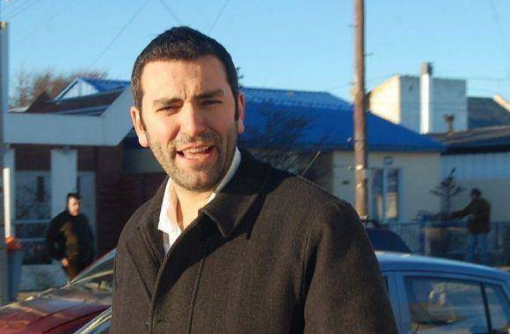 Mat�as L�ffler elogi� a los docentes de la escuela de San Sebasti�n