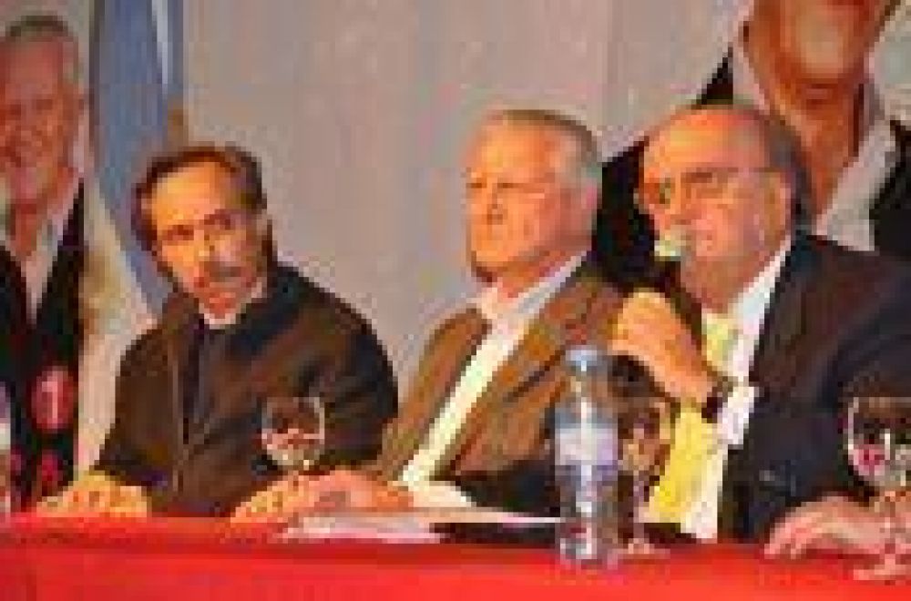 En La Plata: De Mendiguren y Sarghini brindan charla en el D�a de la Industria