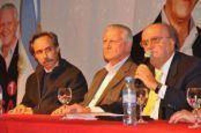 En La Plata: De Mendiguren y Sarghini brindan charla en el D�a de la Industria