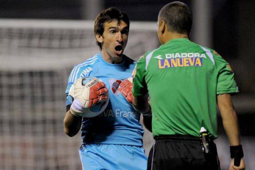 La pol�mica del cl�sico: �se adelant� Barovero en el penal que ataj�?
