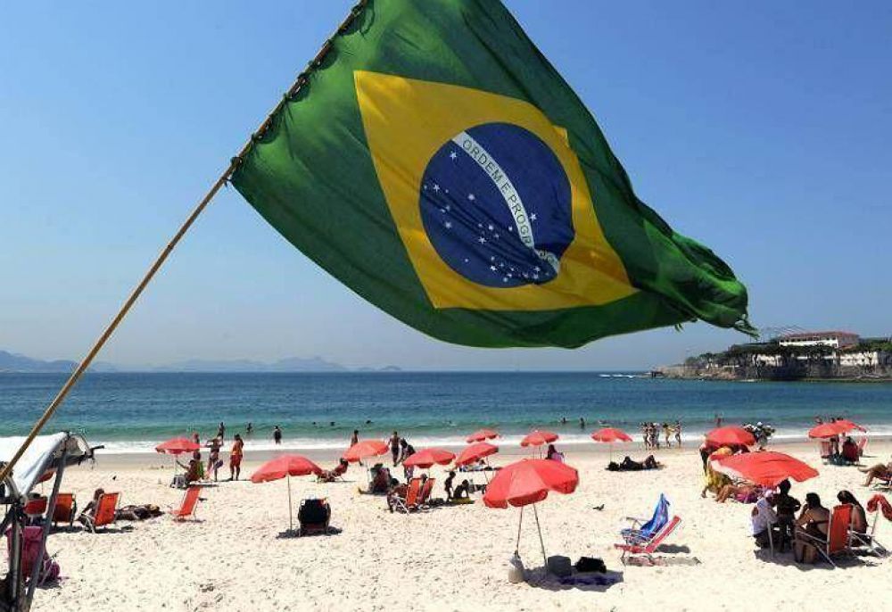 Presos por enterrar a un hombre con vida en la playa