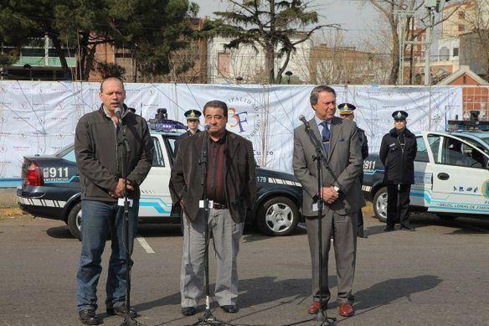 Berni y Casal presentaron 50 patrulleros en Tres de Febrero
