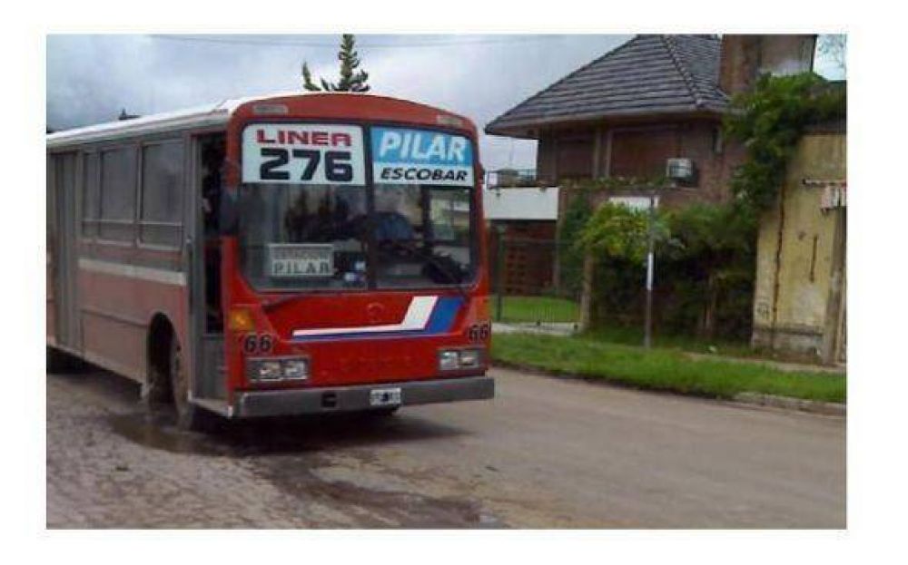 Ins�lito: Enojado, un chofer se baj� del colectivo y abandon� a los pasajeros a bordo