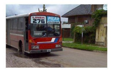 Ins�lito: Enojado, un chofer se baj� del colectivo y abandon� a los pasajeros a bordo