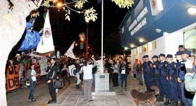 Citan a los detenidos en Carlos Paz que protestaban por desalojos en Cuesta Blanca