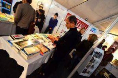 Quiroga destac� el �xito de la Feria del Libro