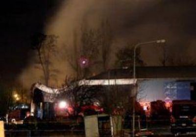Se incendi� un dep�sito de camiones y qued� destruido