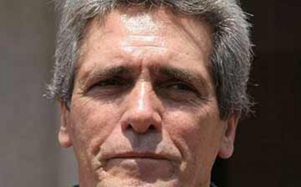 Carlos Acu�a:�Massa es lo que hoy eligi� la gente�