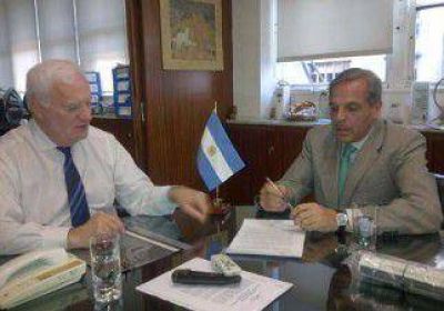 Para Sapag, La C�mpora �compr� un relato� y Coco los mand� a �estudiar� 