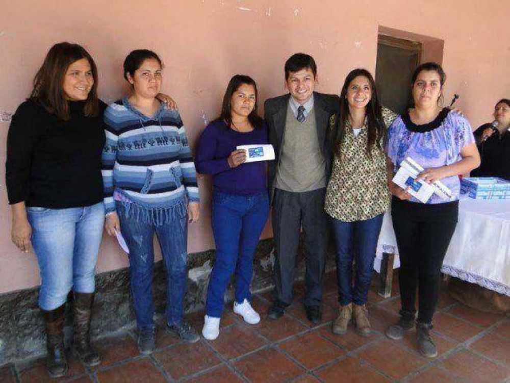 Entregaron tarjetas alimentarias en El Piquete