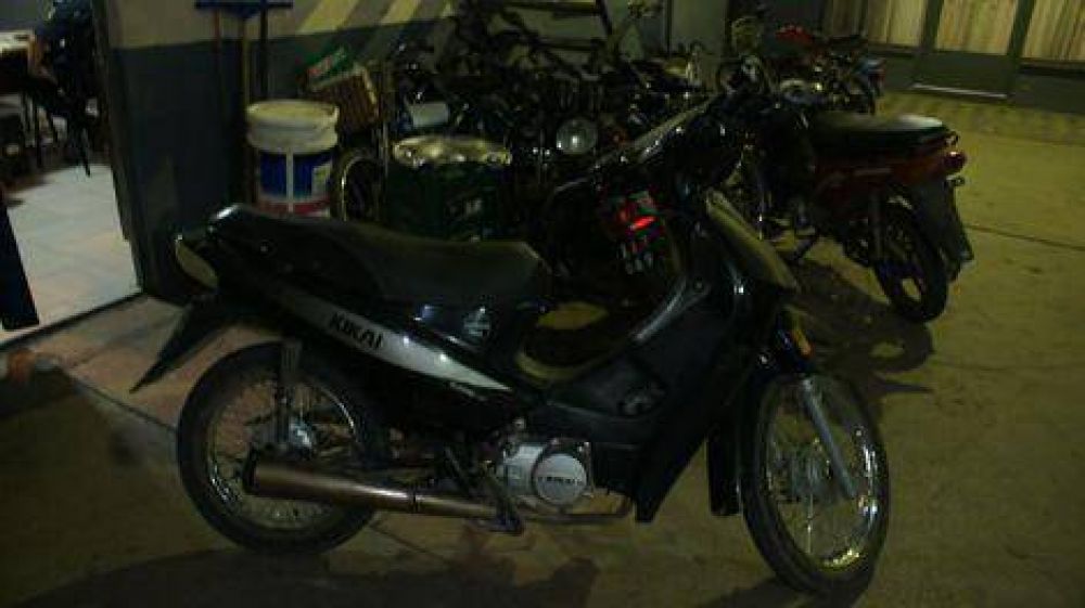 Un joven de 20 a�os est� grave al caer de su moto