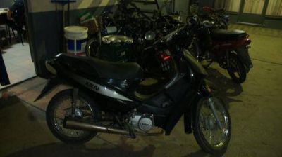 Un joven de 20 a�os est� grave al caer de su moto